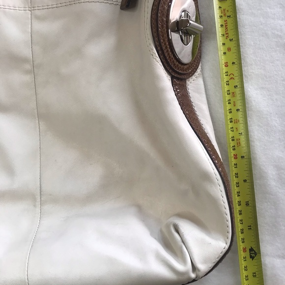 Vintage off white leather coach purse with brown strap - Picture 10 of 11